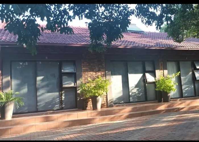 8 Soenie Avenue Self-Catering