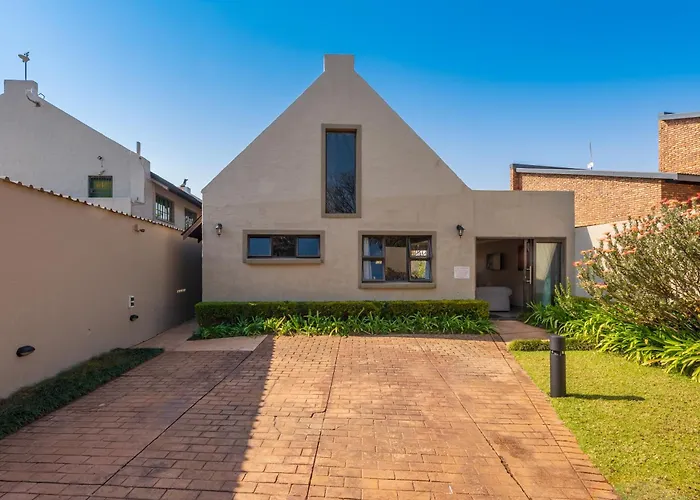 Ginger Barn 5 Sleeper - 1Km From Menlyn